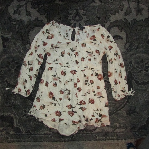 AEO Floral Romper - Picture 2 of 6